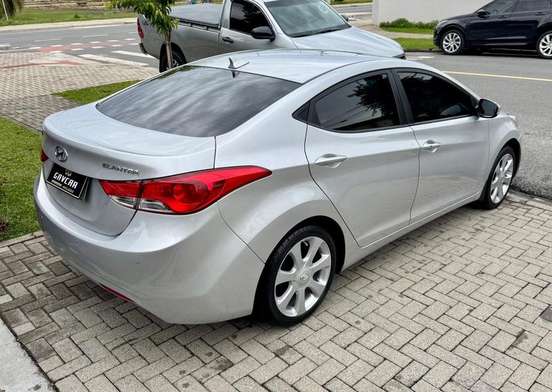 HYUNDAI-ELANTRA-2012