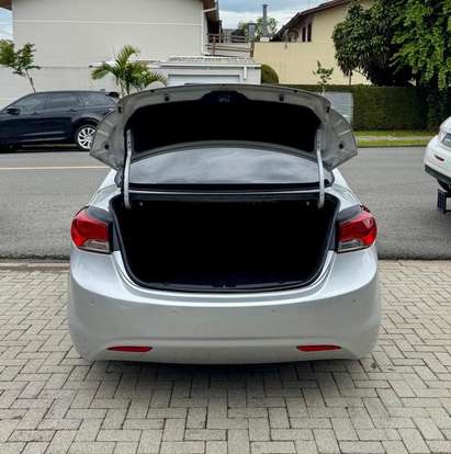 HYUNDAI-ELANTRA-2012