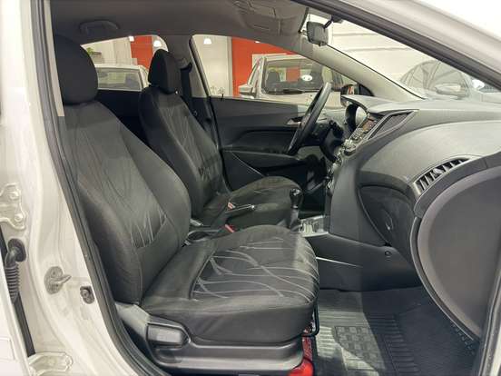 HYUNDAI-HB20-2013