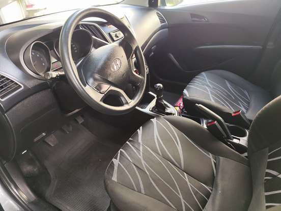 HYUNDAI-HB20-2013