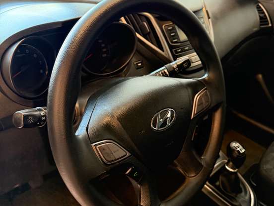 HYUNDAI-HB20-1.6 COMFORT PLUS 16V FLEX 4P MANUAL HYUNDAI-HB20-2015