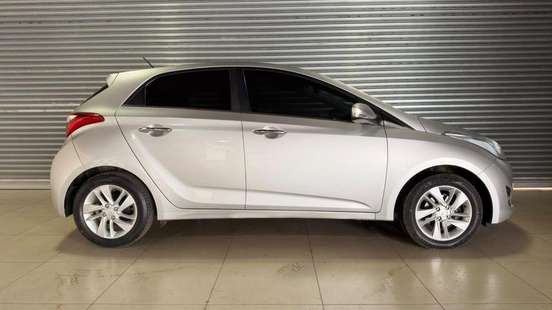 HYUNDAI-HB20-2015