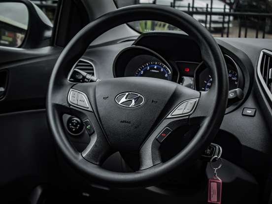 HYUNDAI-HB20S-1.6 COMFORT PLUS 16V FLEX 4P MANUAL HYUNDAI-HB20S-2017