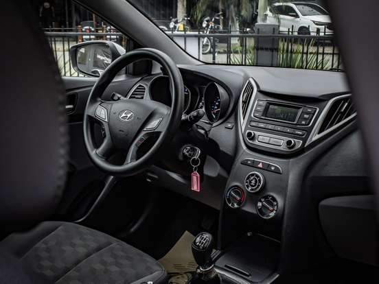 HYUNDAI-HB20S-1.6 COMFORT PLUS 16V FLEX 4P MANUAL HYUNDAI-HB20S-2017