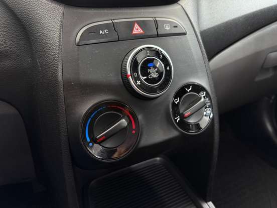 HYUNDAI-HB20S-1.6 COMFORT PLUS 16V FLEX 4P MANUAL HYUNDAI-HB20S-2019