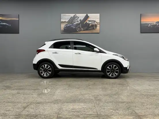 HYUNDAI-HB20X-2017
