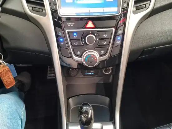 HYUNDAI-I30-1.8 MPI 16V GASOLINA 4P AUTOMATICO HYUNDAI-I30-2015
