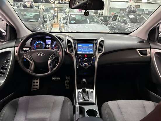 HYUNDAI-I30-1.8 MPI 16V GASOLINA 4P AUTOMATICO HYUNDAI-I30-2015