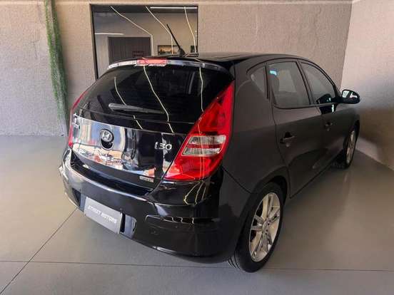 HYUNDAI-I30-2.0 MPFI GLS 16V GASOLINA 4P AUTOMÁTICO HYUNDAI-I30-2011