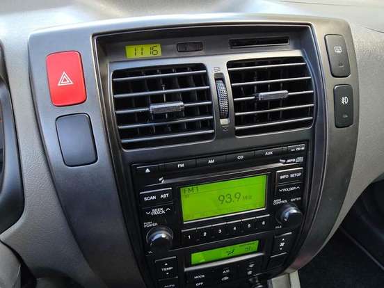 HYUNDAI-TUCSON-2011