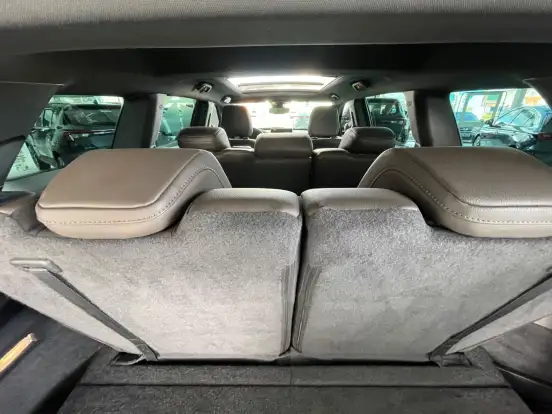 JEEP-COMMANDER-2023