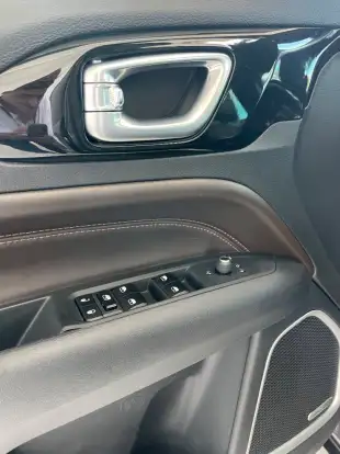 JEEP-COMMANDER-2023
