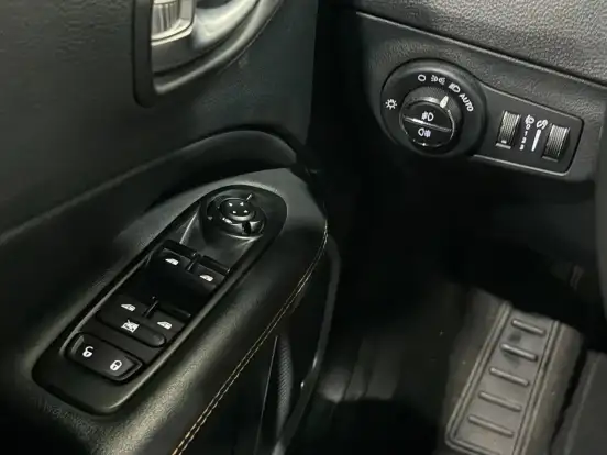JEEP-COMPASS-2.0 16V DIESEL LONGITUDE 4X4 AUTOMÁTICO JEEP-COMPASS-2020