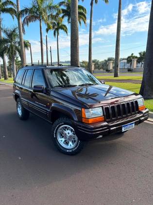 JEEP GRAND CHEROKEE 5.2 LIMITED 4X4 V8 16V GASOLINA 4P AUTOMÁTICO