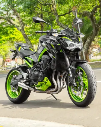 KAWASAKI Z900 
