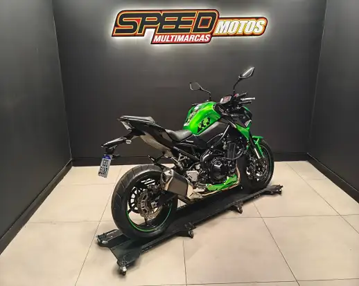 KAWASAKI-Z900-2021