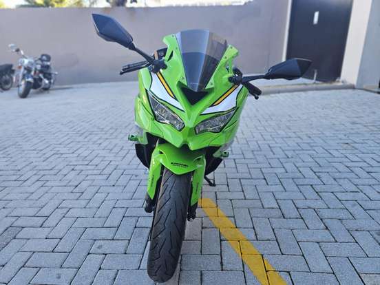 KAWASAKI-NINJA ZX-4RR-2025