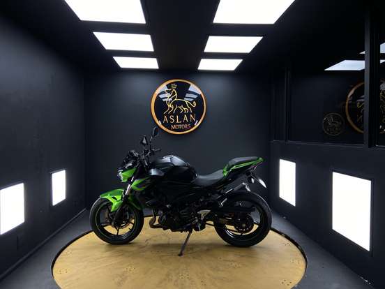 KAWASAKI-Z400-2021