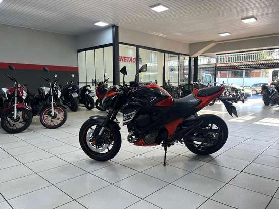 KAWASAKI-Z800-2013