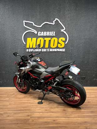 KAWASAKI-Z900-2023