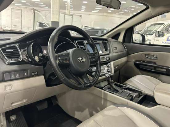 KIA-CARNIVAL-2017