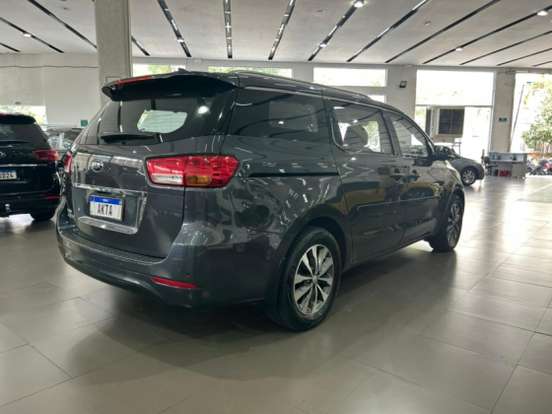 KIA-CARNIVAL-2017