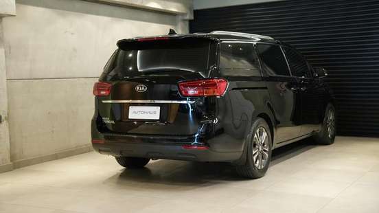 KIA-CARNIVAL-2018