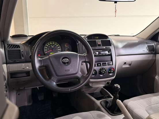 KIA-CERATO-1.6 GLS SEDAN 16V GASOLINA 4P MANUAL KIA-CERATO-2006
