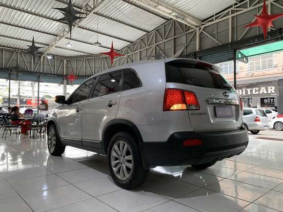 KIA-SORENTO-2011