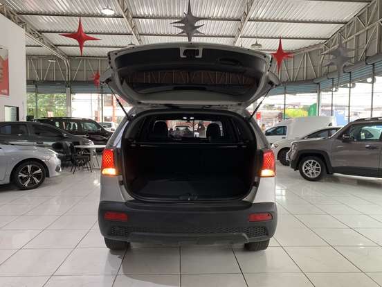 KIA-SORENTO-2011