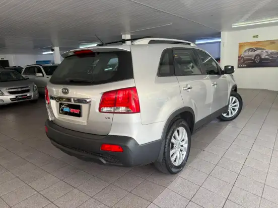 KIA-SORENTO-3.5 V6 GASOLINA EX 7L 4WD AUTOMÁTICO KIA-SORENTO-2011