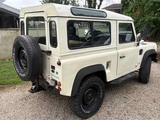 LAND ROVER-DEFENDER-1996