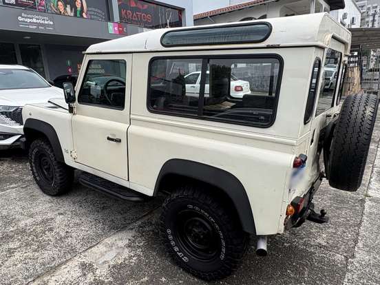 LAND ROVER-DEFENDER-1996