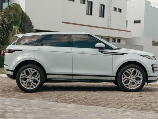 LAND ROVER-RANGE ROVER EVOQUE-2.0 P250 FLEX R-DYNAMIC SE AWD AUTOMÁTICO LAND ROVER-RANGE ROVER EVOQUE-2020