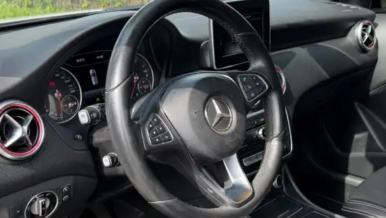 MERCEDES-BENZ-A 200-2017