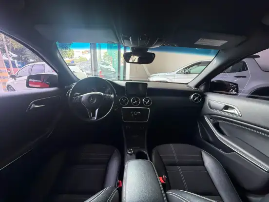 MERCEDES-BENZ-A 200-2013
