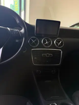 MERCEDES-BENZ-A 200-2013