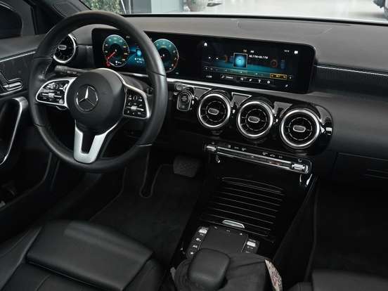 MERCEDES-BENZ-A 250-2021