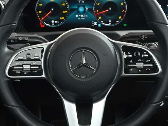 MERCEDES-BENZ-A 250-2021