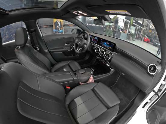 MERCEDES-BENZ-A 250-2021