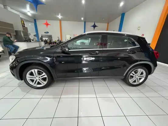 MERCEDES-BENZ-GLA 200-2016