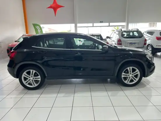 MERCEDES-BENZ-GLA 200-2016