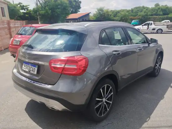 MERCEDES-BENZ-GLA 200-2015