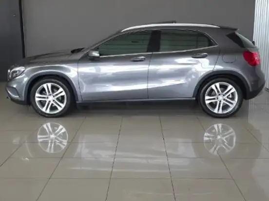 MERCEDES-BENZ-GLA 200-1.6 CGI VISION 16V TURBO FLEX 4P AUTOMÁTICO MERCEDES-BENZ-GLA 200-2015