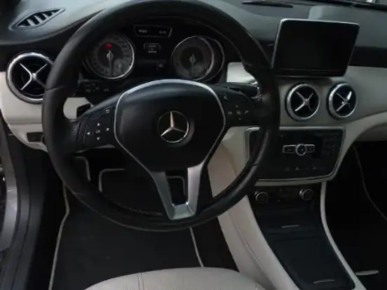 MERCEDES-BENZ-GLA 200-1.6 CGI VISION 16V TURBO FLEX 4P AUTOMÁTICO MERCEDES-BENZ-GLA 200-2015