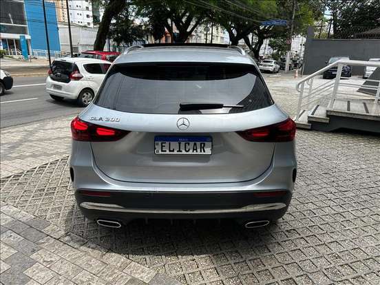 MERCEDES-BENZ-GLA 200-2025