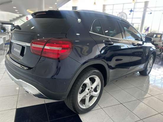 MERCEDES-BENZ-GLA 200-2017