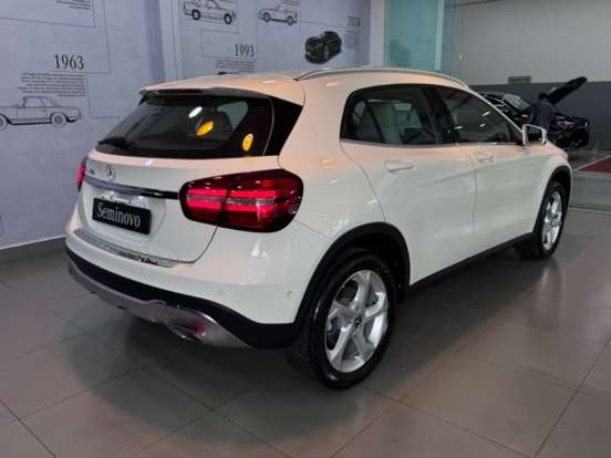 MERCEDES-BENZ-GLA 200-2017
