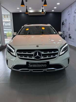 MERCEDES-BENZ-GLA 200-2017