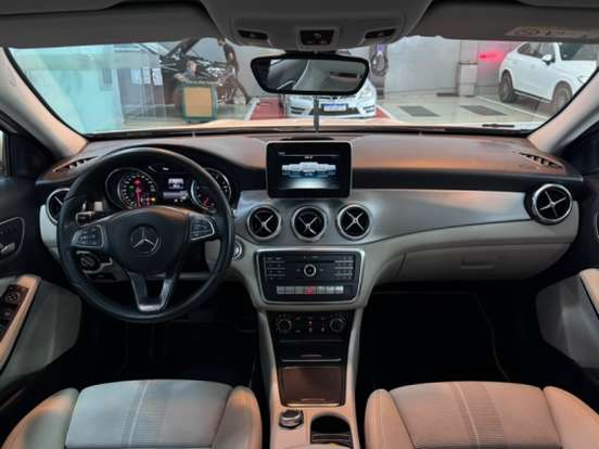 MERCEDES-BENZ-GLA 200-2017
